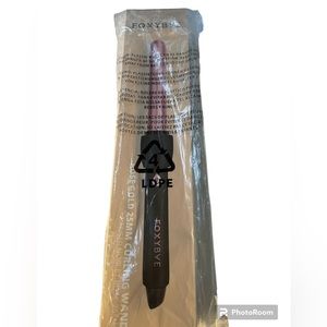 NWT FOXYBAE ROSE GOLD 25MM CURLING WAND